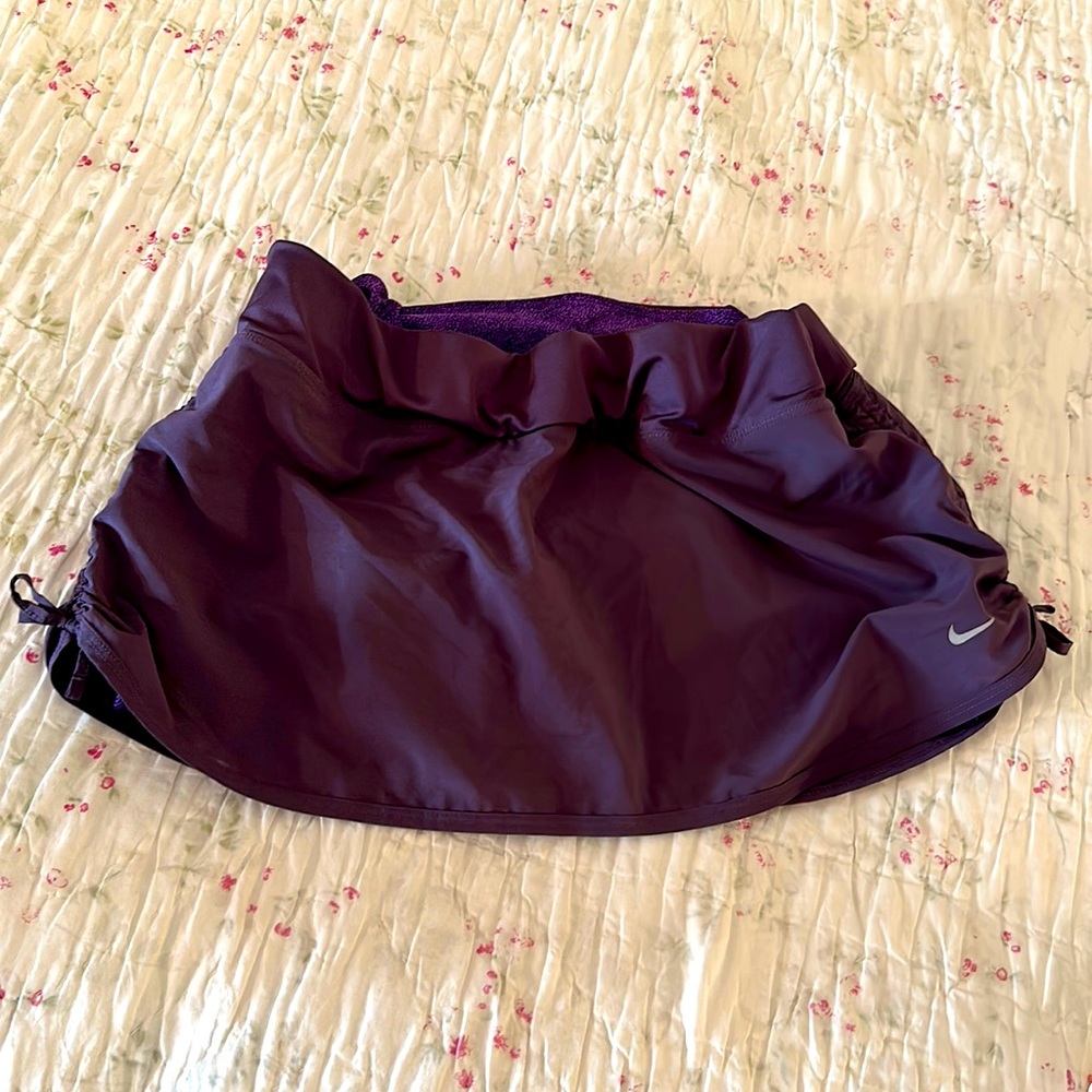 𝗡𝗜𝗞𝗘 Skirt with inside shorts!